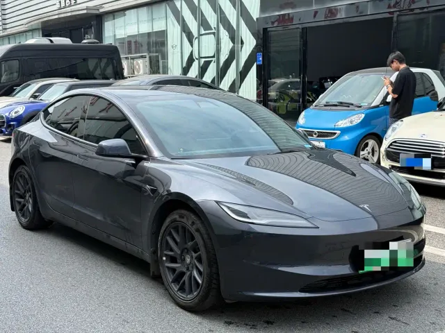 Tesla Model 3 — Фото автомобиля 3