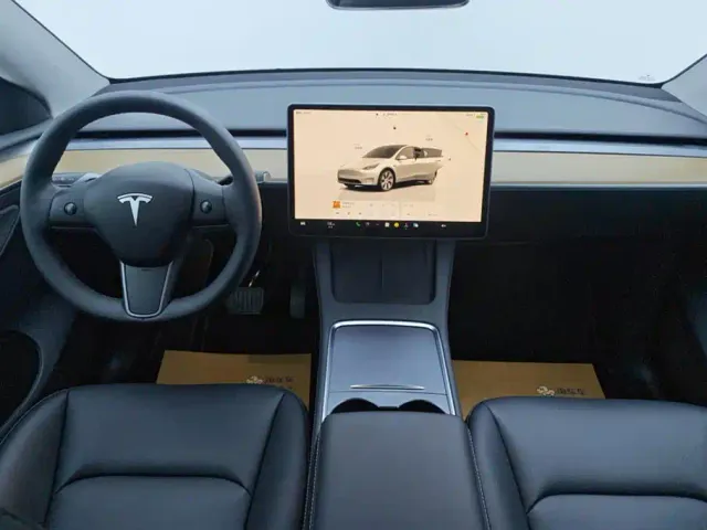Tesla Model Y — Фото автомобиля 12