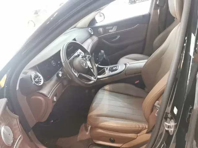 Mercedes-Benz E-Class — Фото автомобиля 14