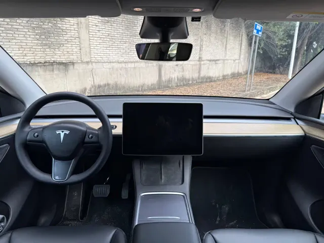 Tesla Model Y — Фото автомобиля 5