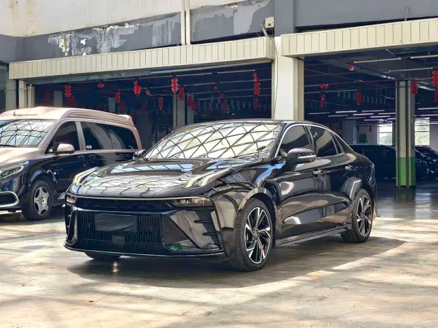 Lynk & Co 03 — Фото автомобиля 2
