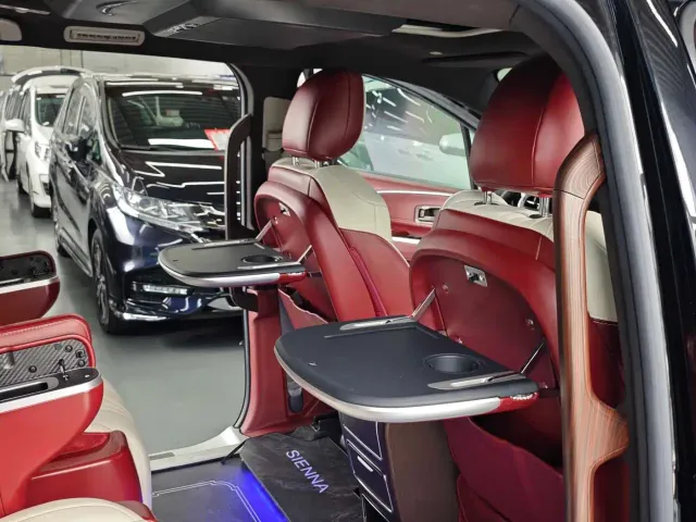 Toyota Sienna — Фото автомобиля 12