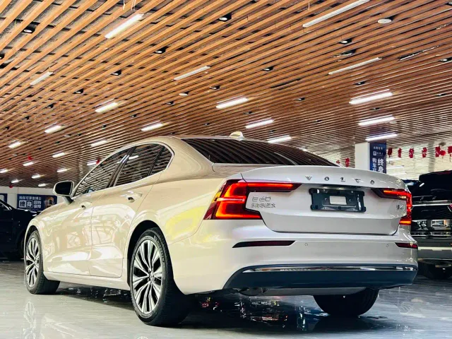 Volvo S60 — Фото автомобиля 16