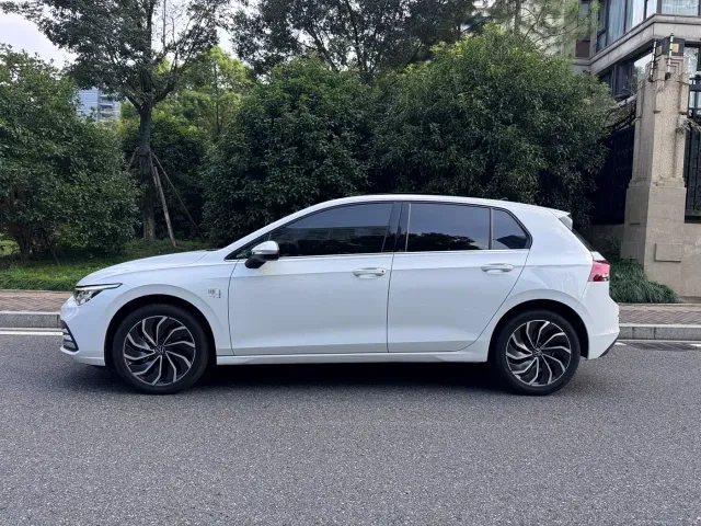 Volkswagen Golf — Фото автомобиля 3