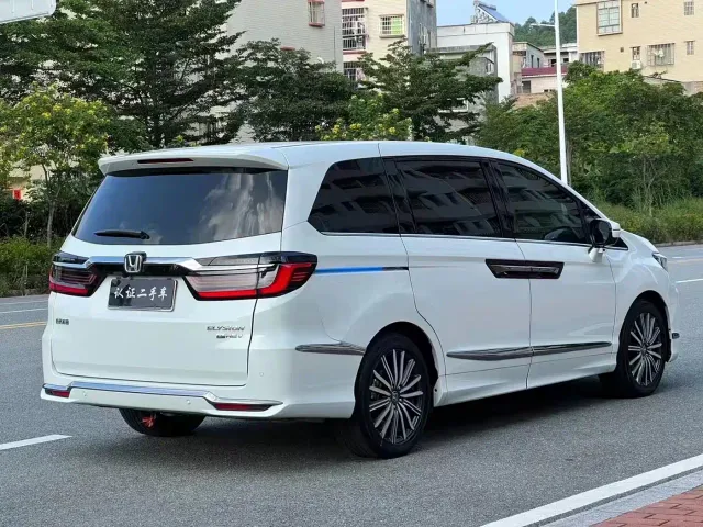 Honda Elysion — Фото автомобиля 6