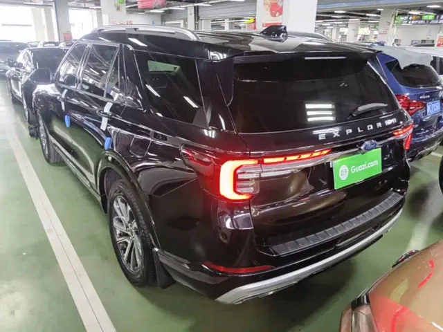 Ford Explorer — Фото автомобиля 4