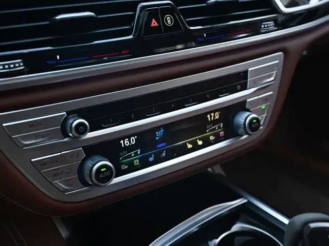 BMW 7 Series — Фото автомобиля 10