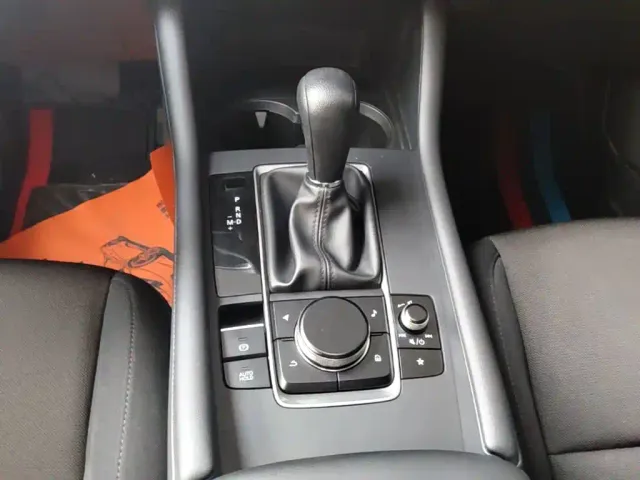 Mazda Axela — Фото автомобиля 13