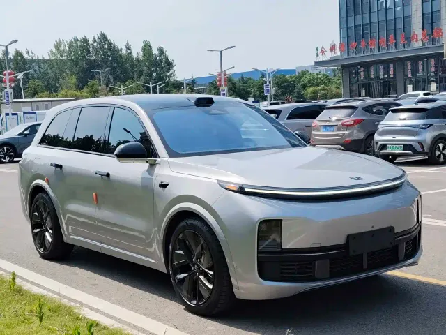 Li Auto L8 — Фото автомобиля 3