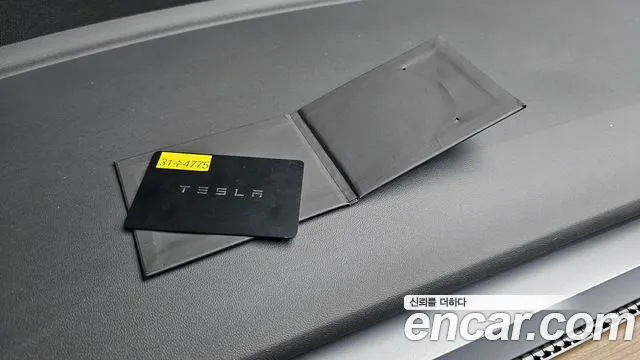 Tesla Model 3 — Фото автомобиля 20