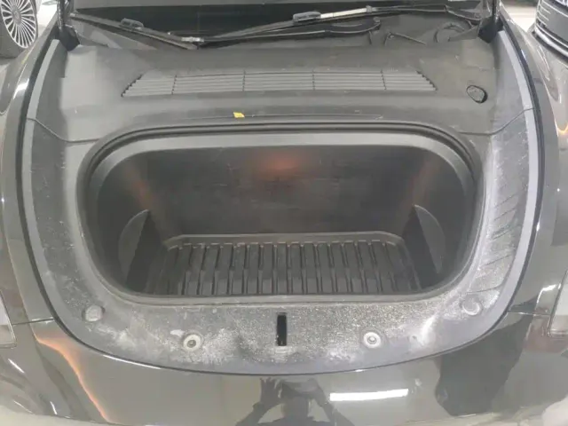 Tesla Model Y — Фото автомобиля 10