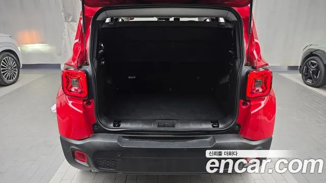 Jeep Renegade — Фото автомобиля 26
