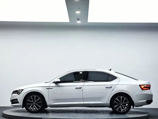 Skoda Superb — Фото автомобиля 5