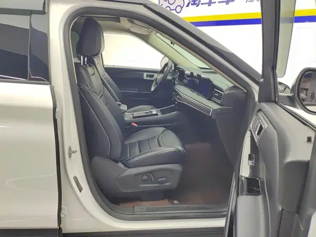 Ford Explorer — Фото автомобиля 8