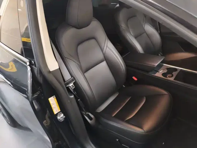 Tesla Model Y — Фото автомобиля 24
