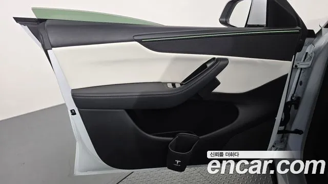 Tesla Model Y — Фото автомобиля 13