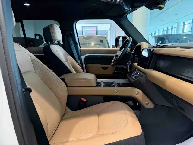 Land Rover Defender — Фото автомобиля 21