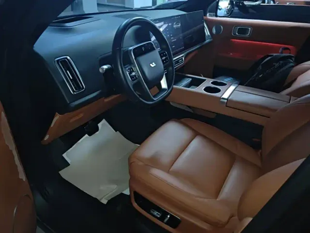 Li Auto L8 — Фото автомобиля 14