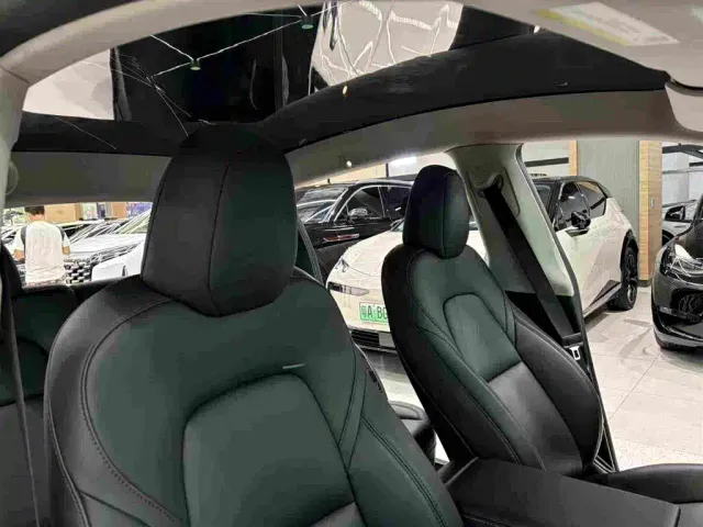 Tesla Model Y — Фото автомобиля 26