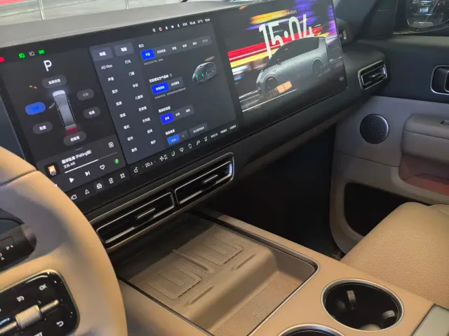 Li Auto MEGA — Фото автомобиля 5