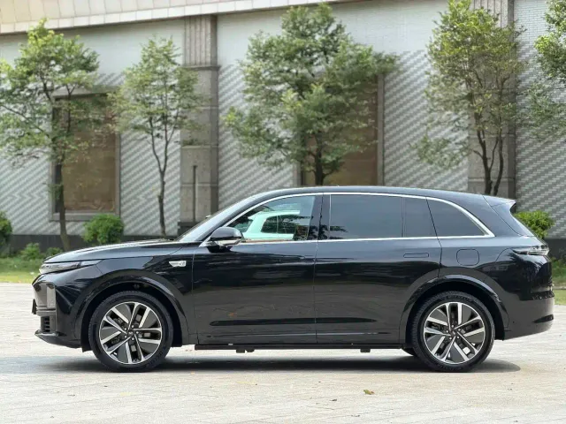 Li Auto L7 — Фото автомобиля 18