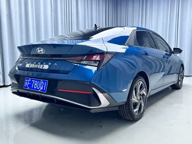 Hyundai Elantra — Фото автомобиля 19