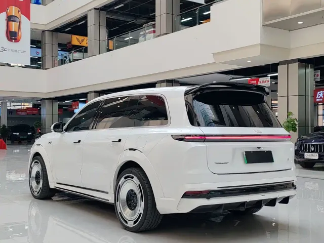 Li Auto L9 — Фото автомобиля 10