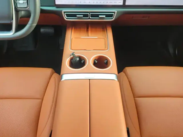 Li Auto L6 — Фото автомобиля 16