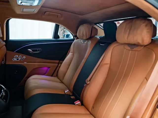 Bentley Flying Spur — Фото автомобиля 13