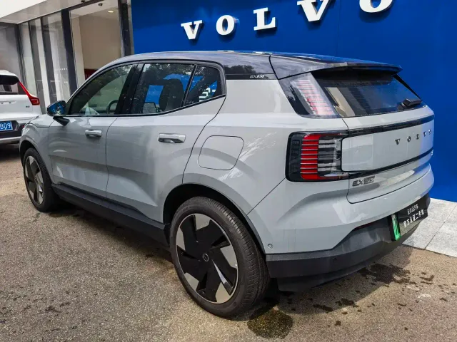 Volvo EX30 — Фото автомобиля 7