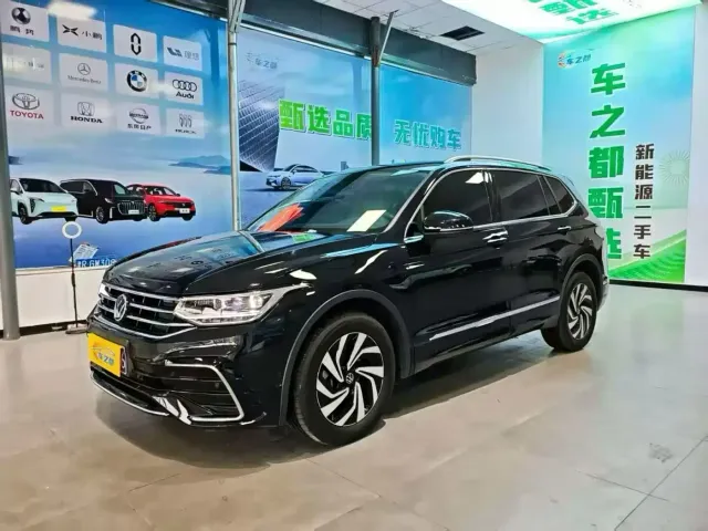 Фотография автомобиля — Volkswagen Tiguan L