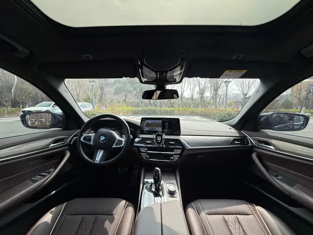 BMW 5 Series — Фото автомобиля 13