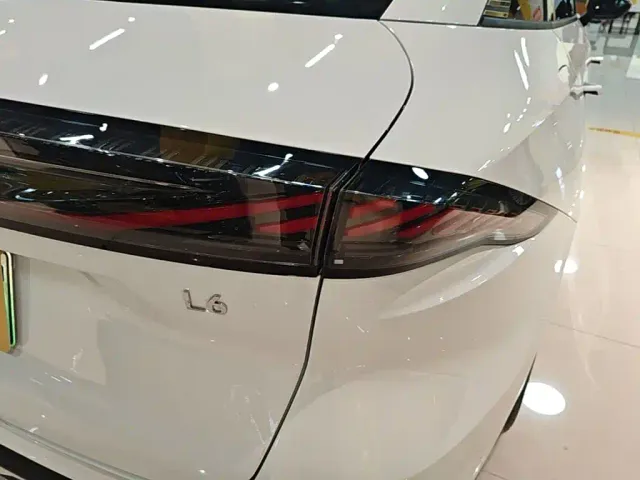 Geely Galaxy L6 — Фото автомобиля 7