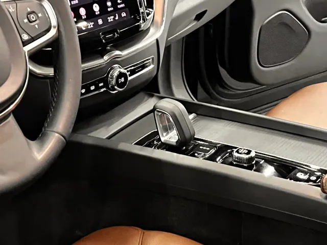 Volvo XC60 — Фото автомобиля 17