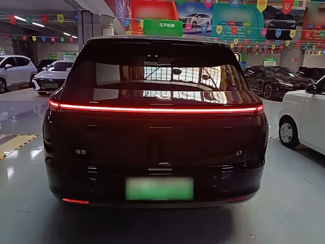 Li Auto L7 — Фото автомобиля 5