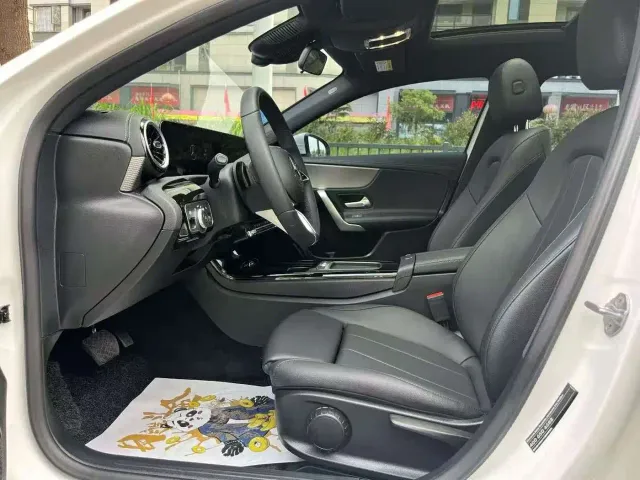 Mercedes-Benz Mercedes-Benz A-Class 2023 A 180 L — Фото автомобиля 2