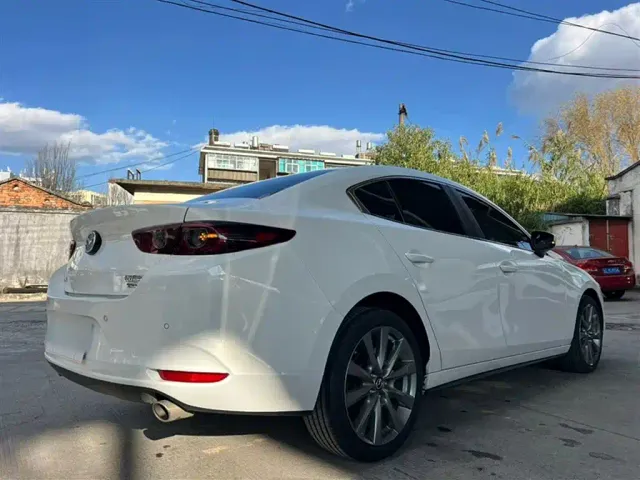 Mazda Axela — Фото автомобиля 9