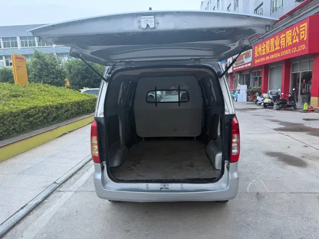 Wuling Hongguang V — Фото автомобиля 9