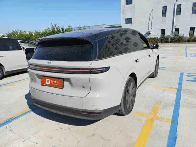 Li Auto i8 — Фото автомобиля 2