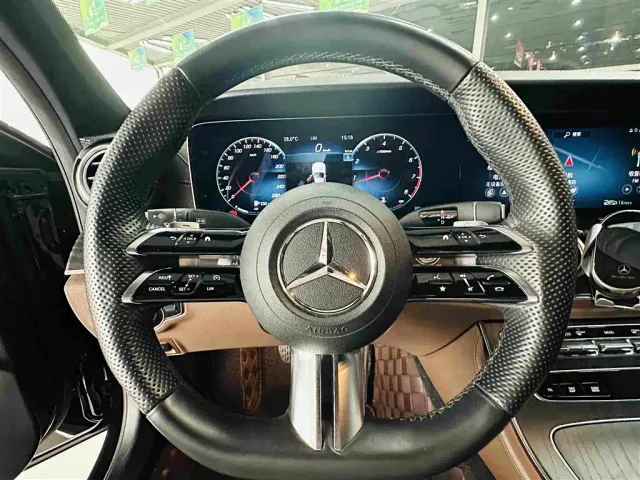 Mercedes-Benz E-Class — Фото автомобиля 12