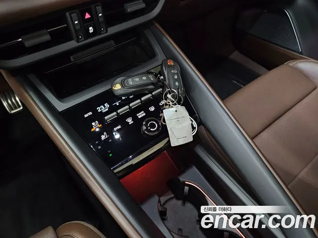 Porsche Macan Electric — Фото автомобиля 14