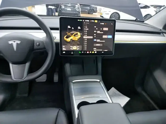 Tesla Model Y — Фото автомобиля 12