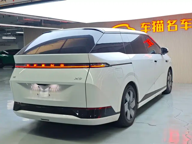 Xpeng X9 — Фото автомобиля 20