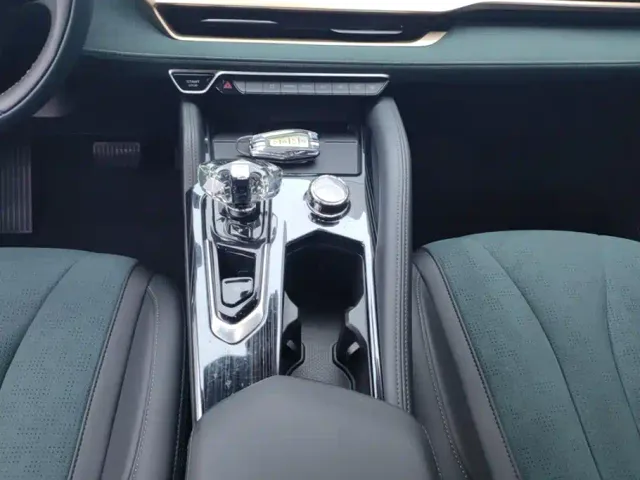 Geely Xingyue L — Фото автомобиля 16