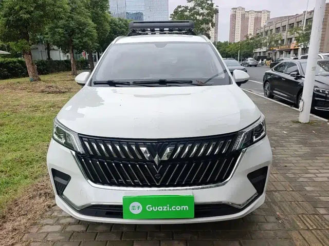 Wuling Jiachen — Фото автомобиля 2