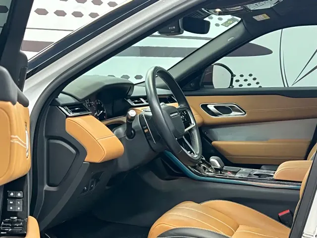 Land Rover Range Rover Velar 2022 250PS Golden Collector's Edition — Фото автомобиля 7