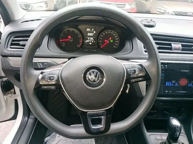 Volkswagen Lavida — Фото автомобиля 10