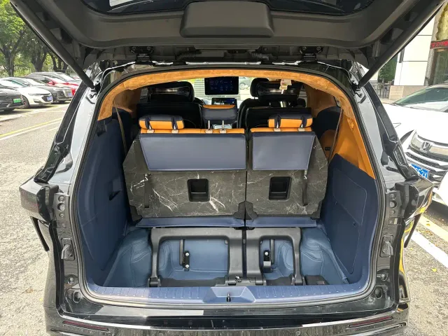 Toyota Sienna — Фото автомобиля 17