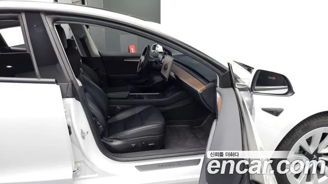 Tesla Model 3 — Фото автомобиля 25