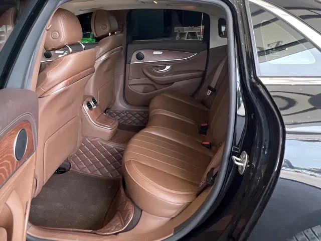 Mercedes-Benz E-Class — Фото автомобиля 11